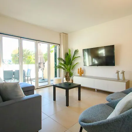 Calypso - Moradia Espaçosa Com Jacuzzi - Perto Da - Wi-fi Gratuito * Albufeira
